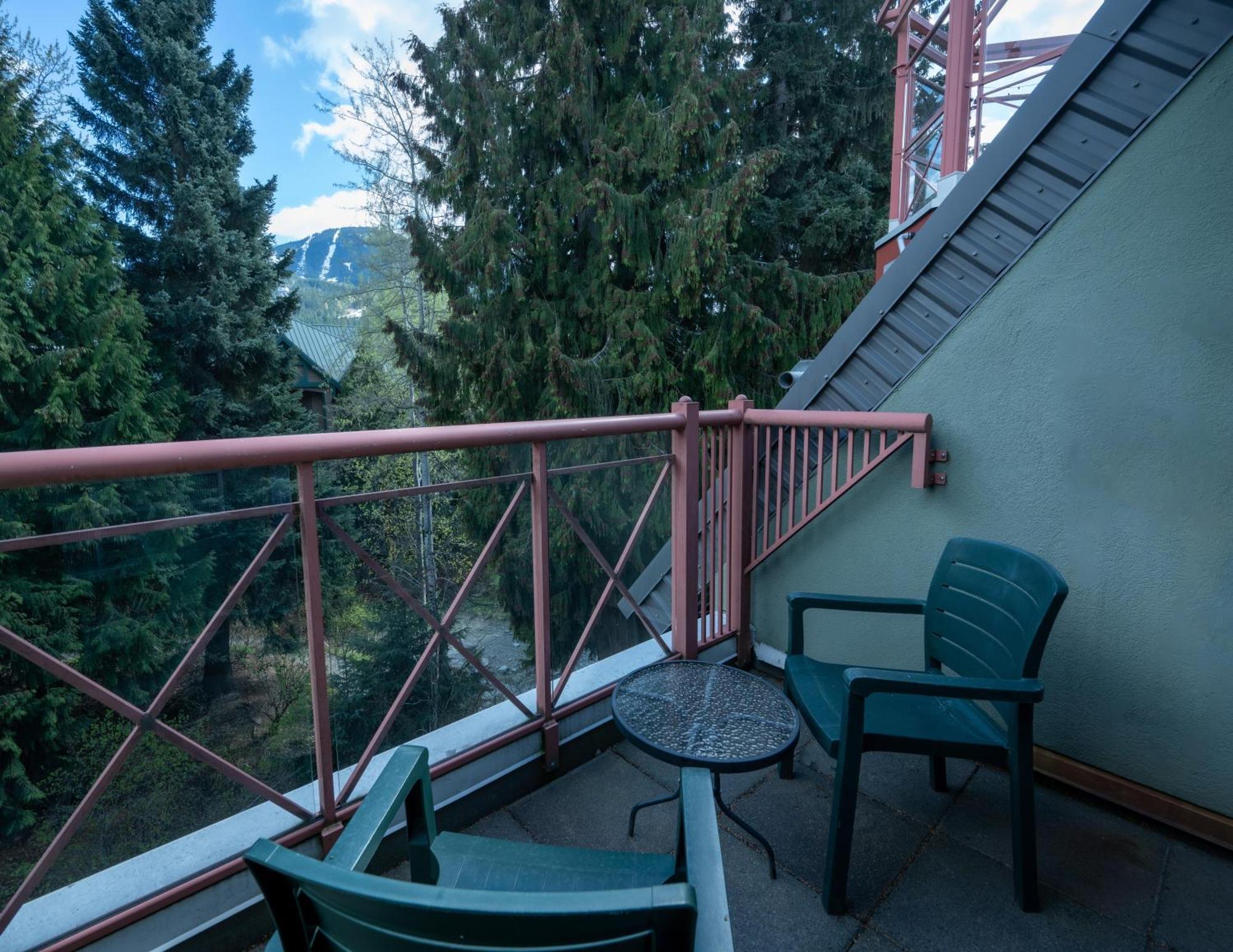 Alpenglow Lodge Sunny Studio With Sitting Area By Mva Whistler Exterior foto